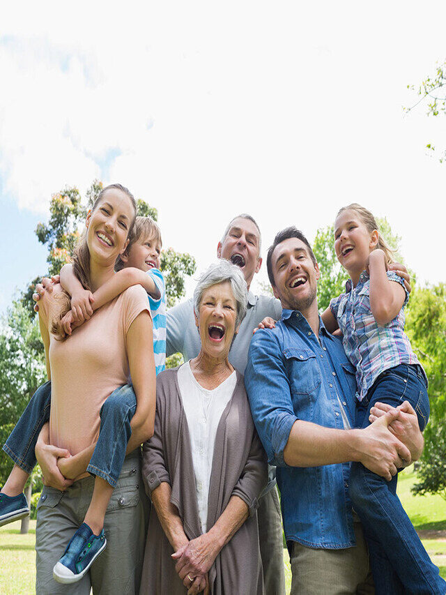 जिंदगी हँसने गाने के लिए है पल दो पल…